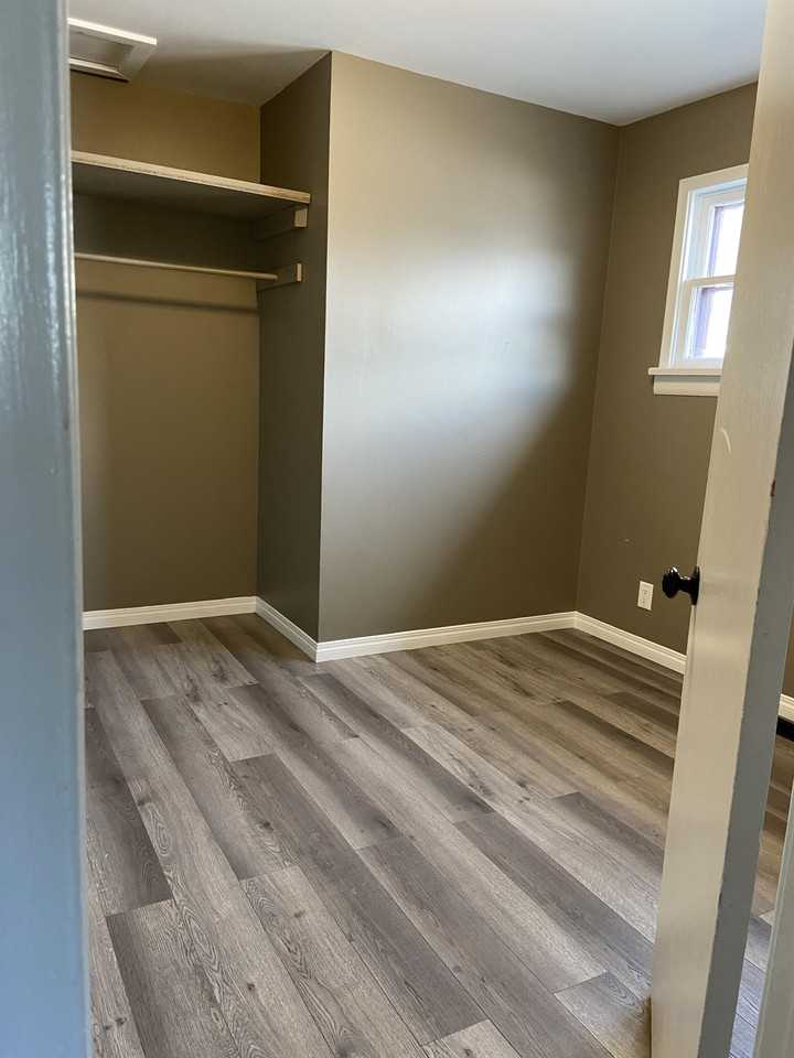 514 Avenue J N #1 - Photo 3 of 7