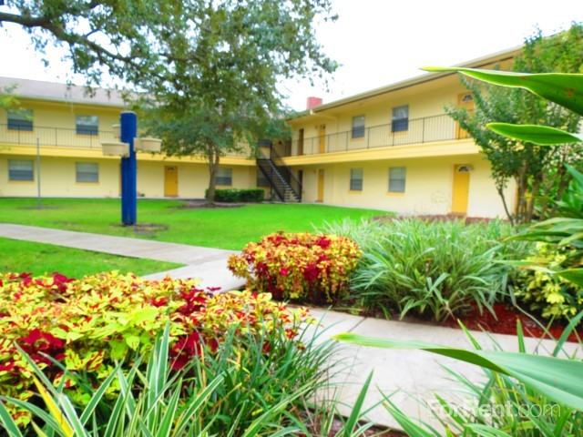 Winter Park Oaks - Photo 2 of 17