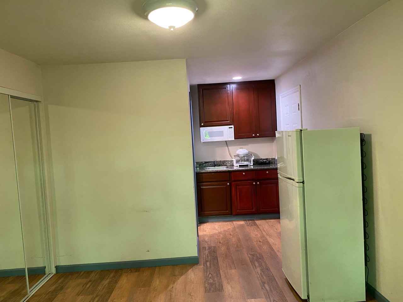 279 Vista Avenue - Photo 2 of 4