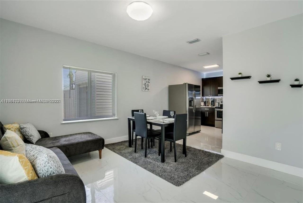 1526 Ne 110th St #B - Photo 3 of 8