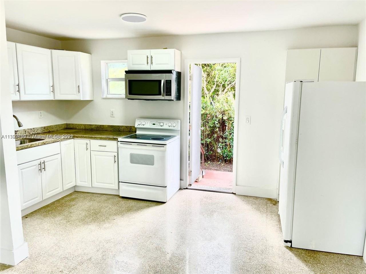 570 Ne 132nd St #570 - Photo 2 of 6