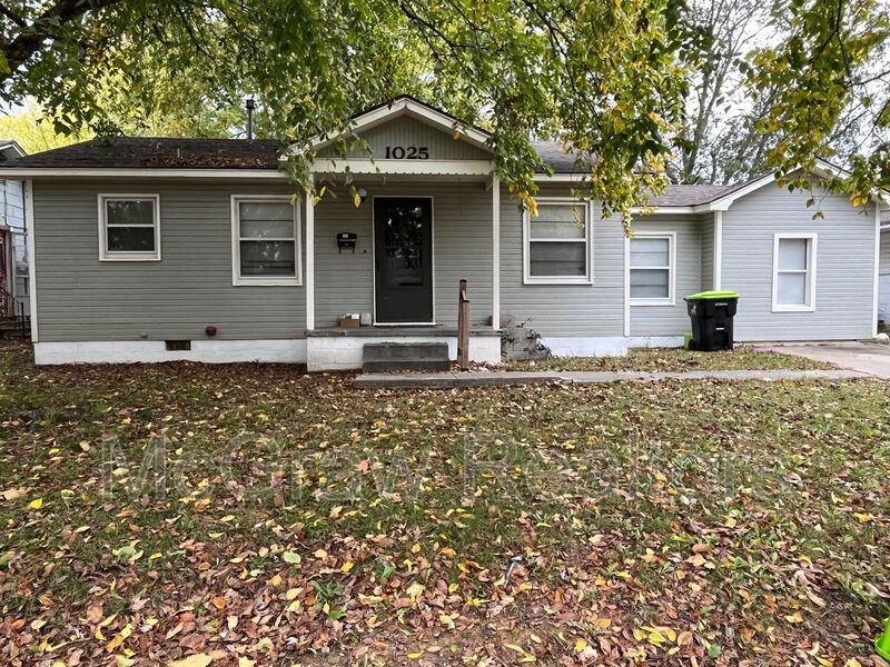 1025 E 7th Pl, Ada, OK 74820 3 Bedroom House for 1,100/month Zumper