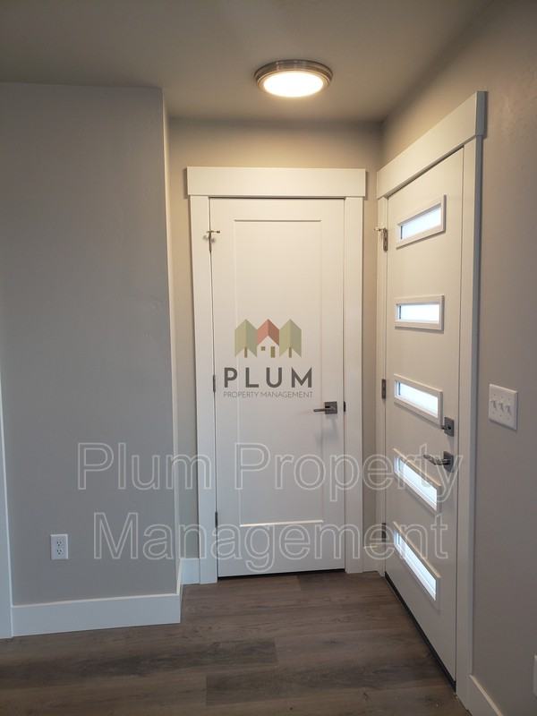 4724 Giada Dr #B - Photo 3 of 32