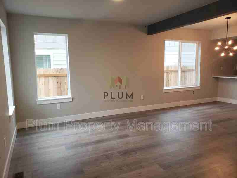4724 Giada Dr #B - Photo 4 of 32