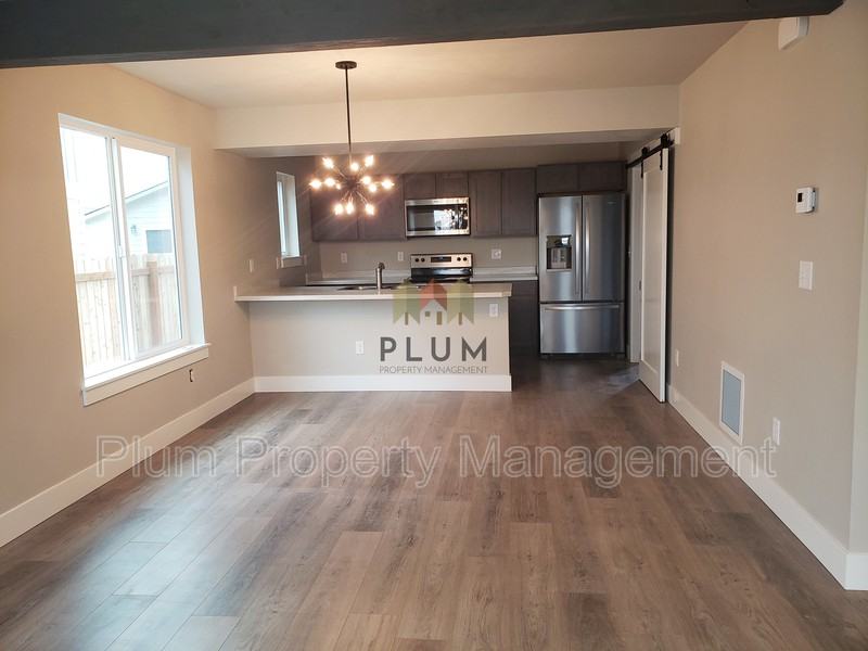 4724 Giada Dr #B - Photo 5 of 32