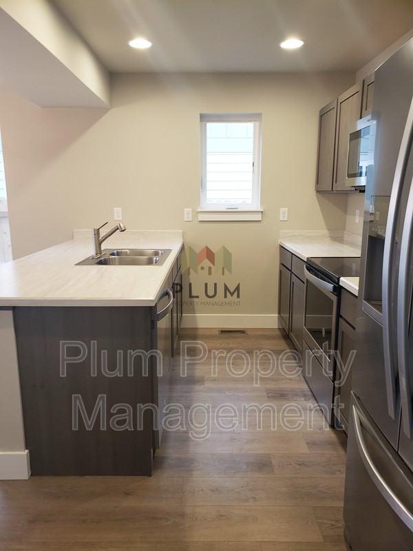 4724 Giada Dr #B - Photo 6 of 32
