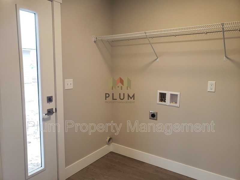 4724 Giada Dr #B - Photo 7 of 32