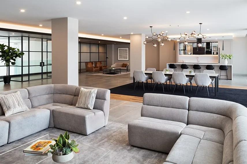 Daniel Johnson - Photo 4 of 12