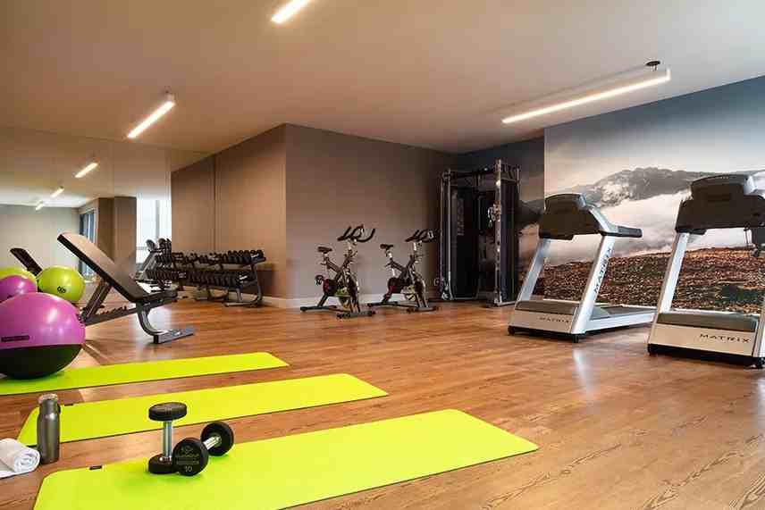 Daniel Johnson - Photo 6 of 12