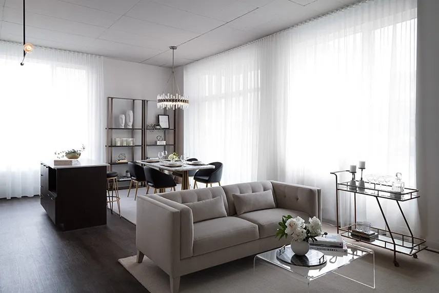 Daniel Johnson - Photo 7 of 12