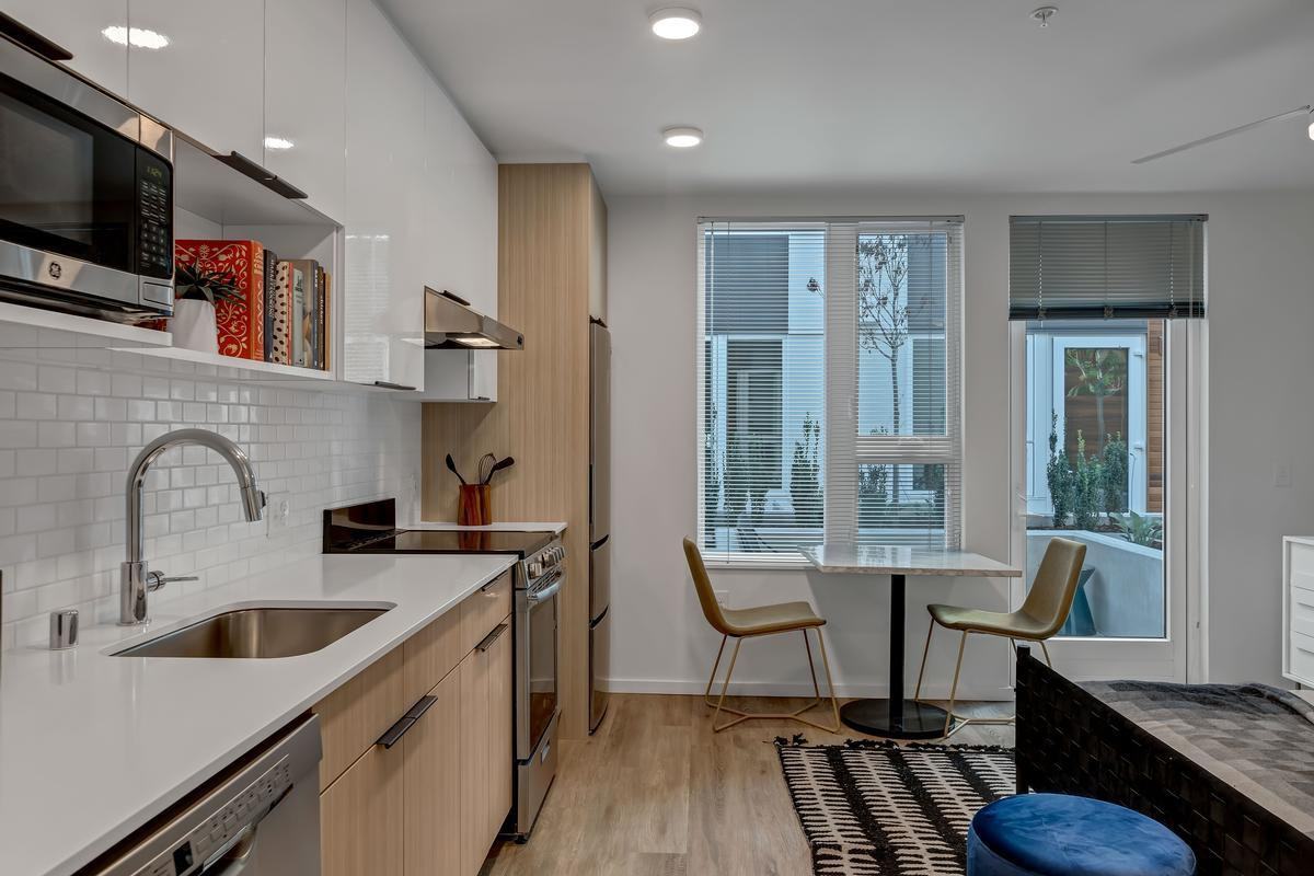 2524 S Jackson St - Photo 5 of 50