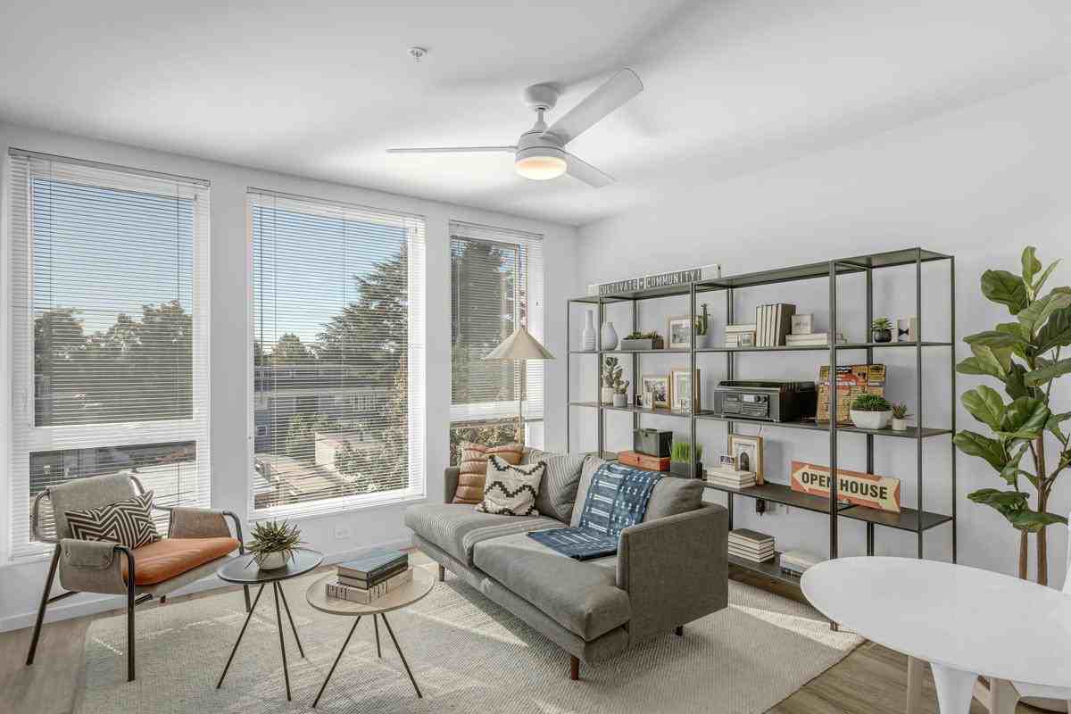 2524 S Jackson St - Photo 5 of 50