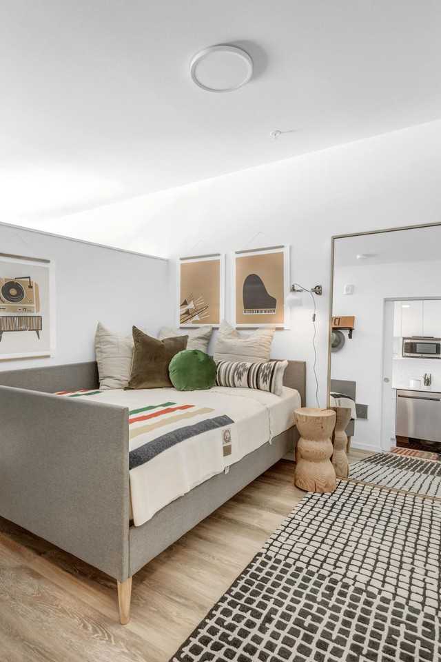 2524 S Jackson St - Photo 5 of 50