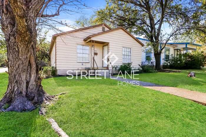 1201 W Beddell St - Photo 2 of 15