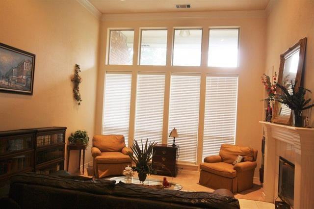 313 Blanco Cir - Photo 2 of 23