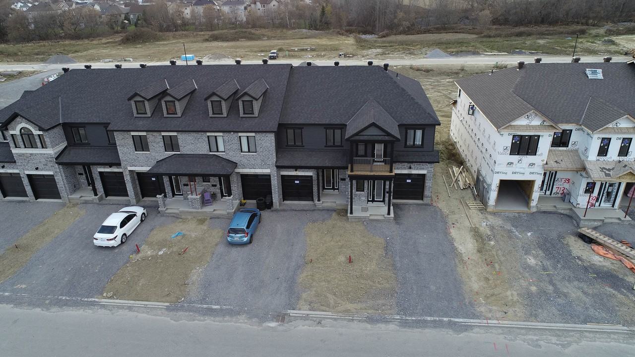 709 Namur Street - Photo 2 of 35