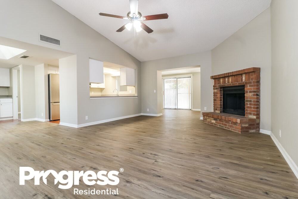 7325 W Windrose Dr - Photo 3 of 16