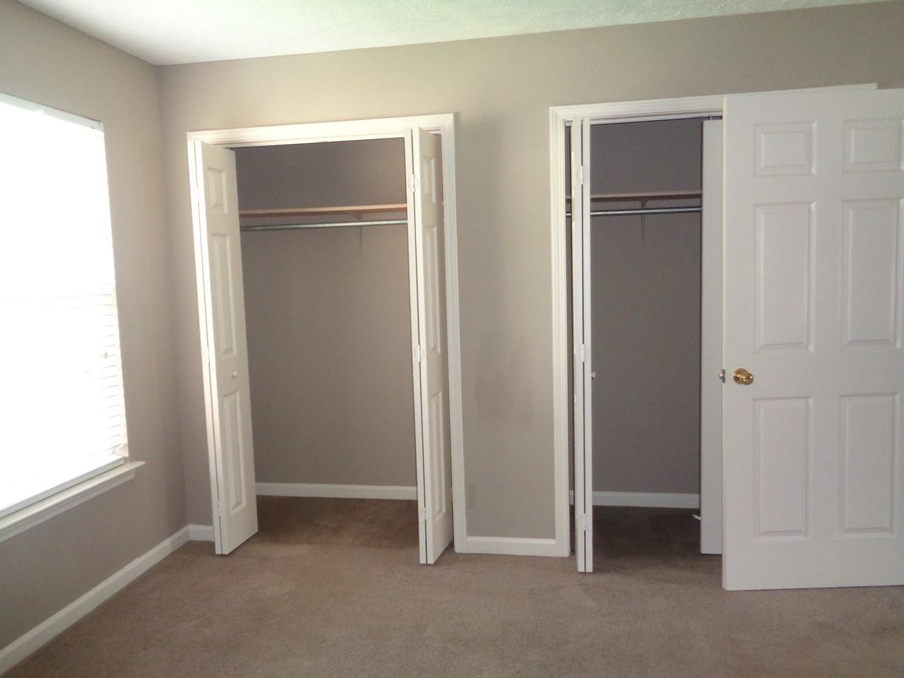 3831 Jockey Dr Apt D - Photo 4 of 17