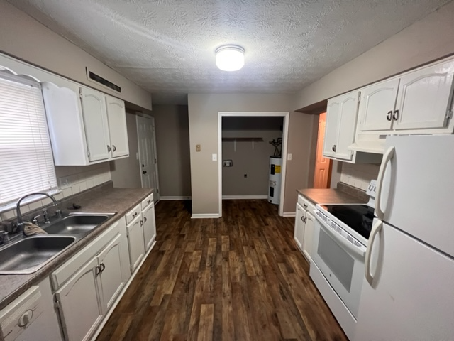 328 Garden Park Dr - Photo 2 of 8