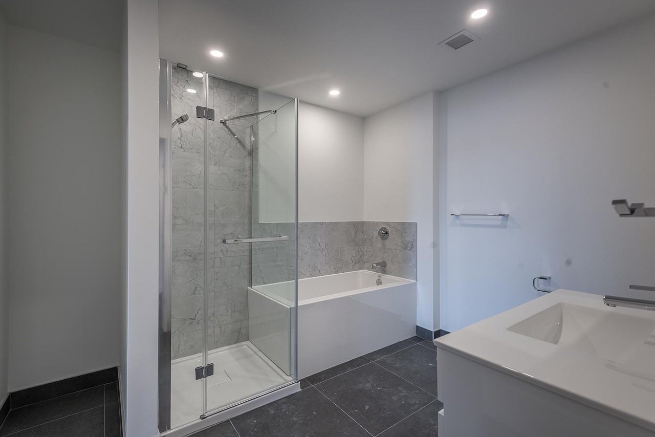 Le James Laval - Photo 2 of 50