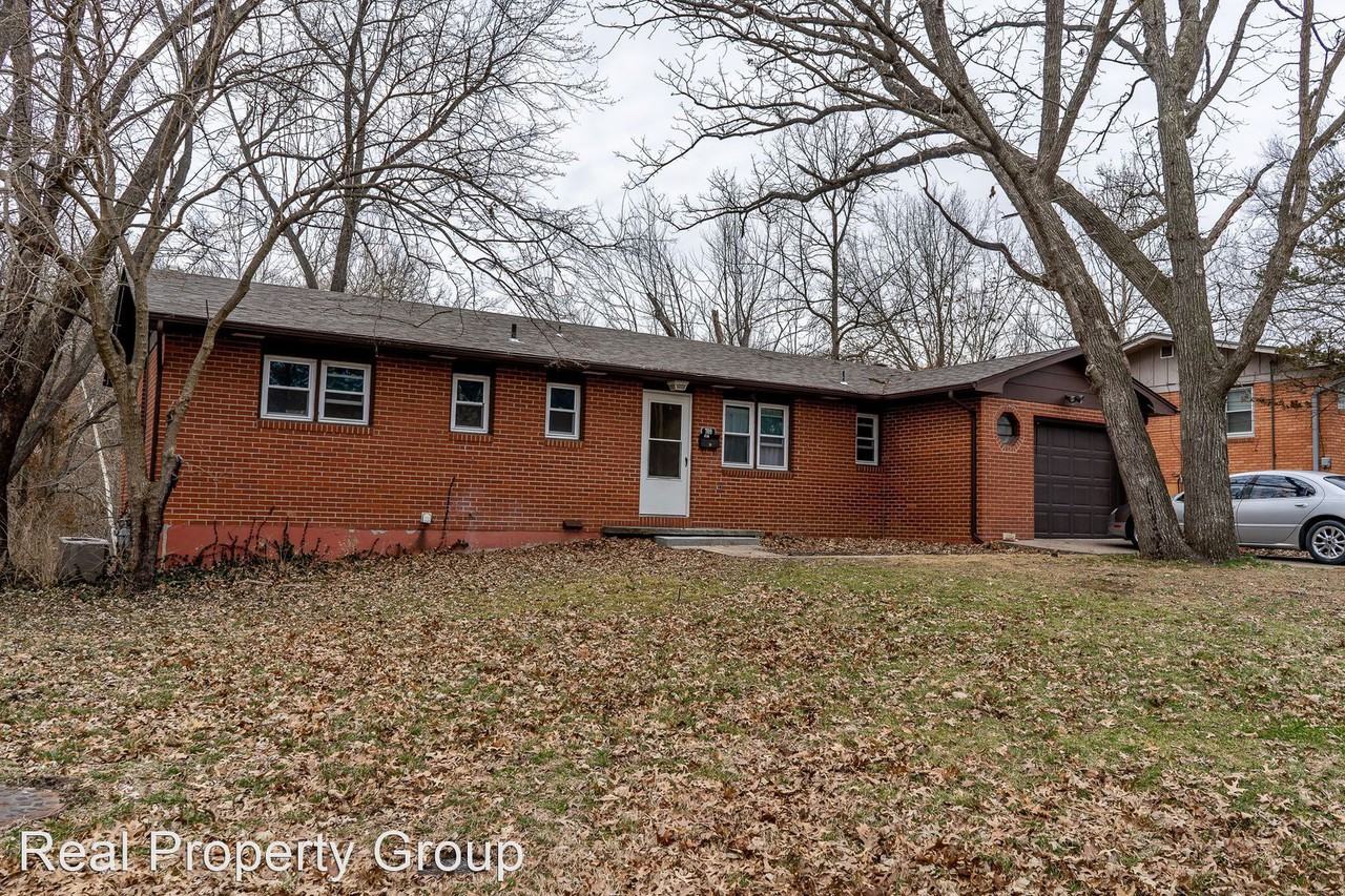 709 Bluff Dale Dr - Photo 2 of 3