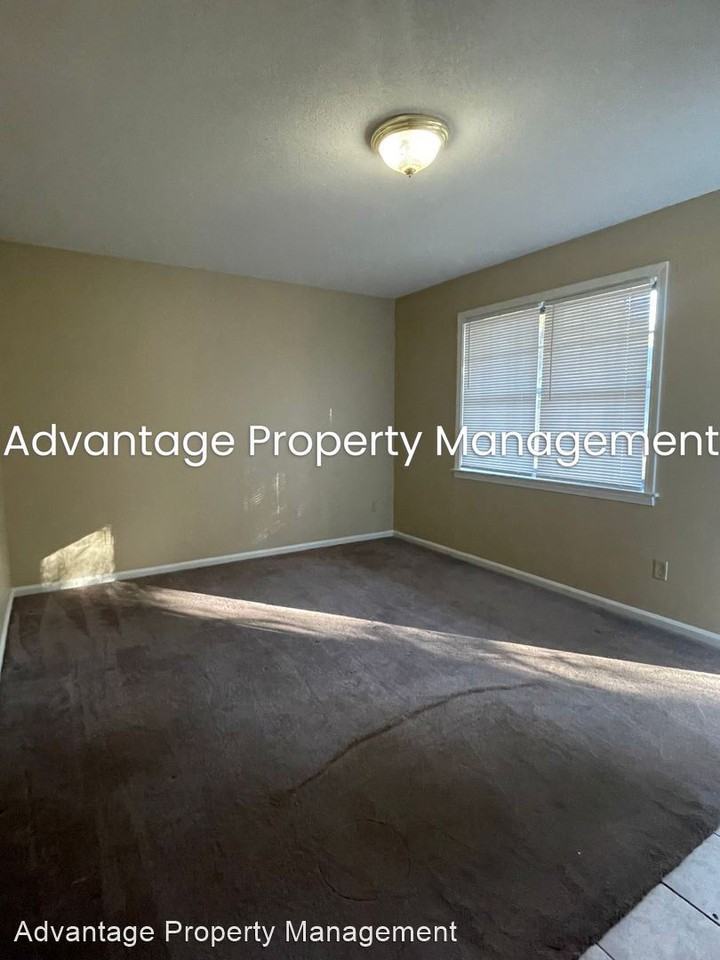 6240 Venus Ave - Photo 3 of 17