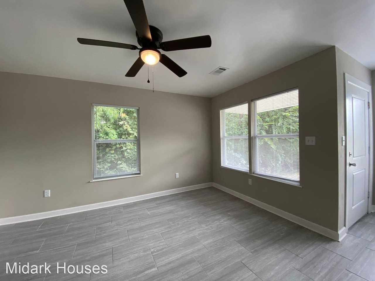 320 Bellewood Ln - Photo 2 of 11