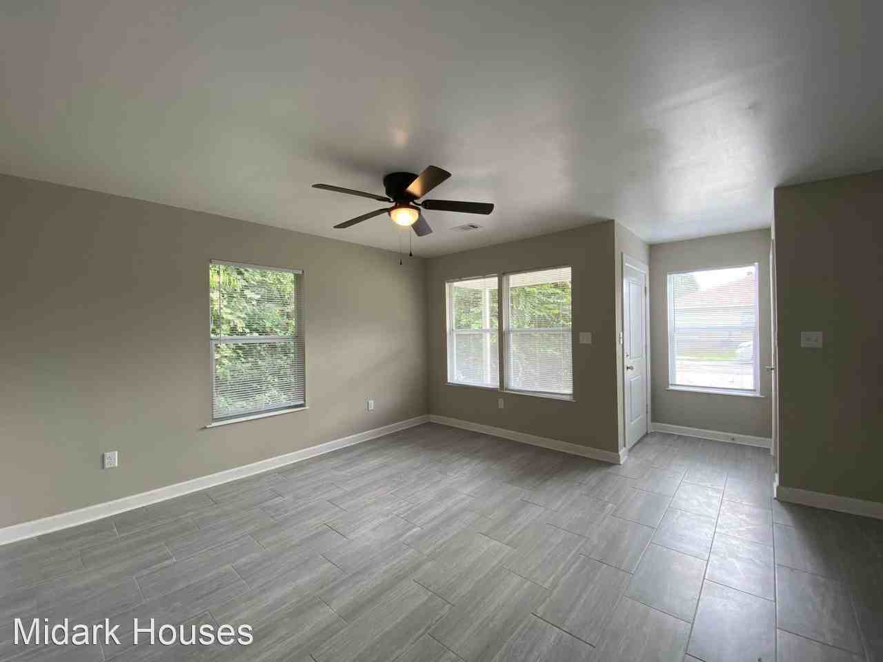 320 Bellewood Ln - Photo 3 of 11