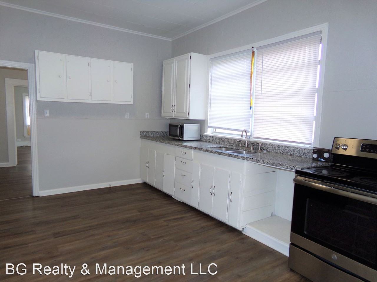222 E Thomas St - Photo 3 of 11