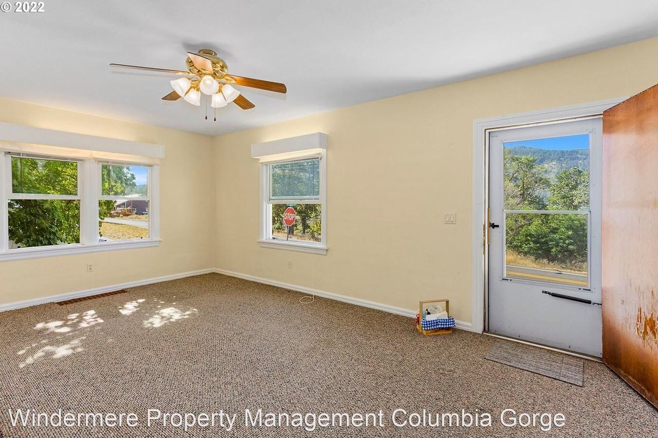 520 E Steuben St - Photo 3 of 28