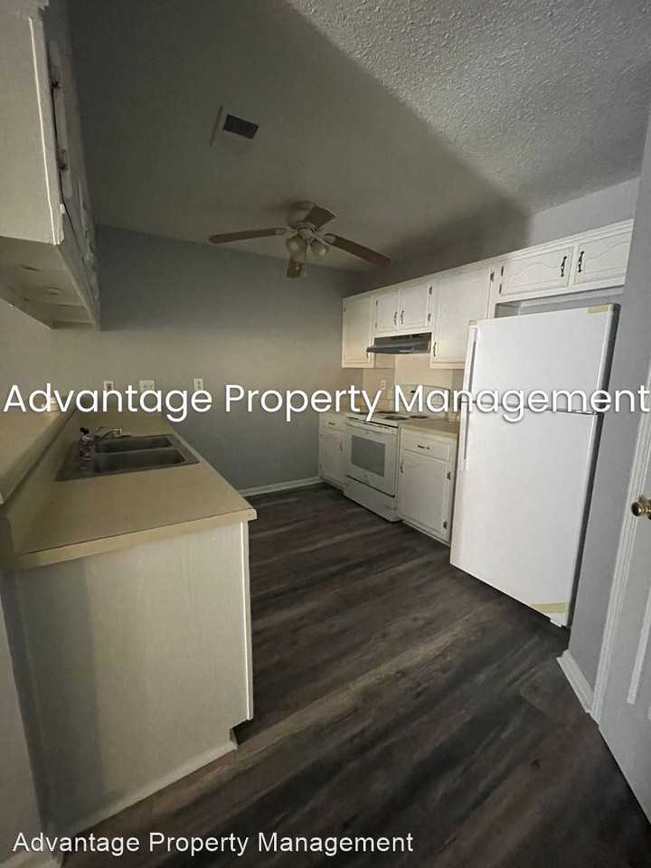 5844 Ashridge Pl - Photo 3 of 10