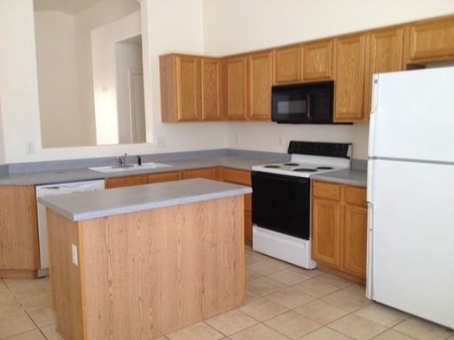 890 E Baylor Ln - Photo 2 of 10