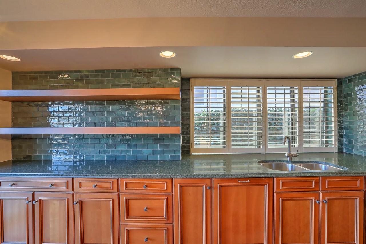 10025 Barrinson Ne - Photo 2 of 46