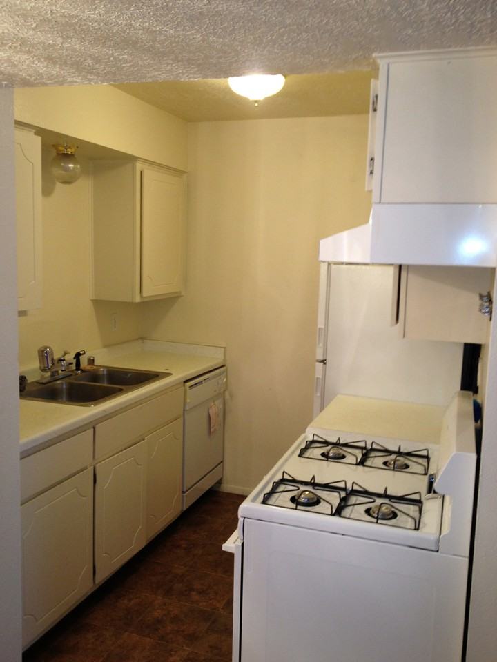 8440 Spain Rd Ne - Photo 6 of 9