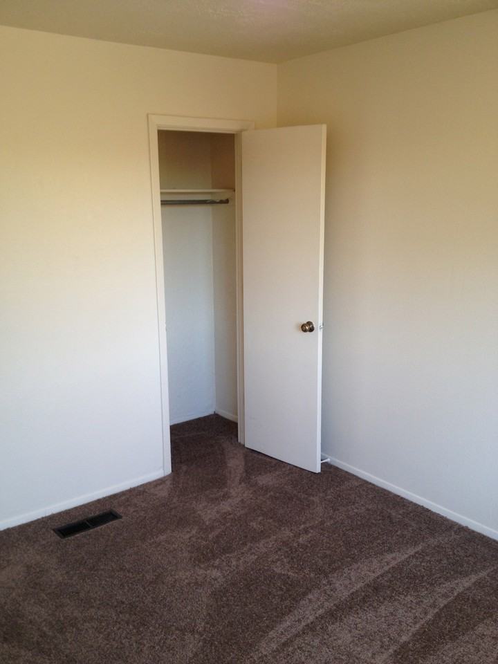 8440 Spain Rd Ne - Photo 7 of 9