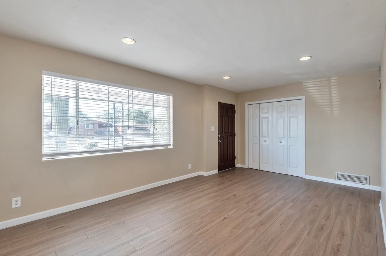 2606 N Tyndall Ave - Photo 3 of 25