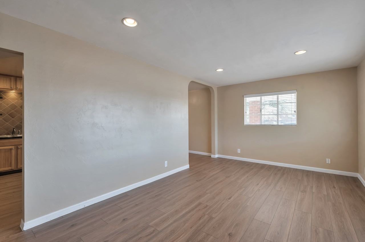2606 N Tyndall Ave - Photo 4 of 25
