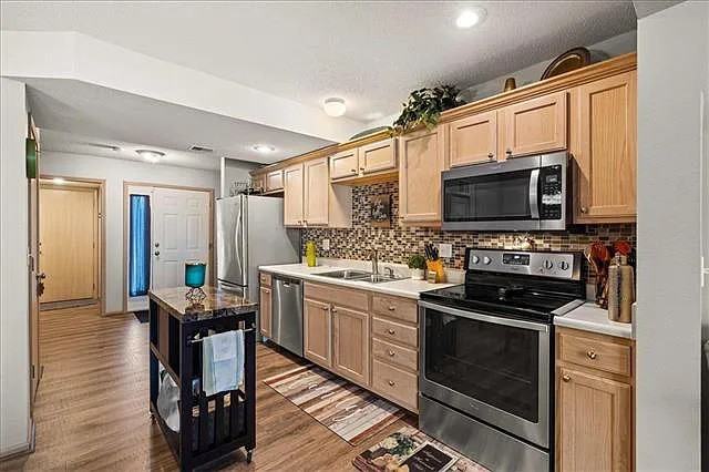 2125 Sw Gooseberry Ln - Photo 3 of 24