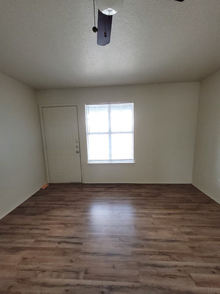 2801 Cantabrian Dr - Photo 2 of 8