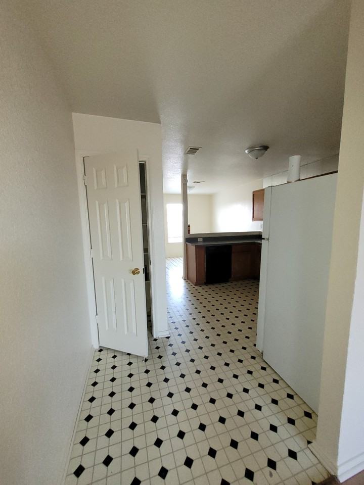 2801 Cantabrian Dr - Photo 3 of 8