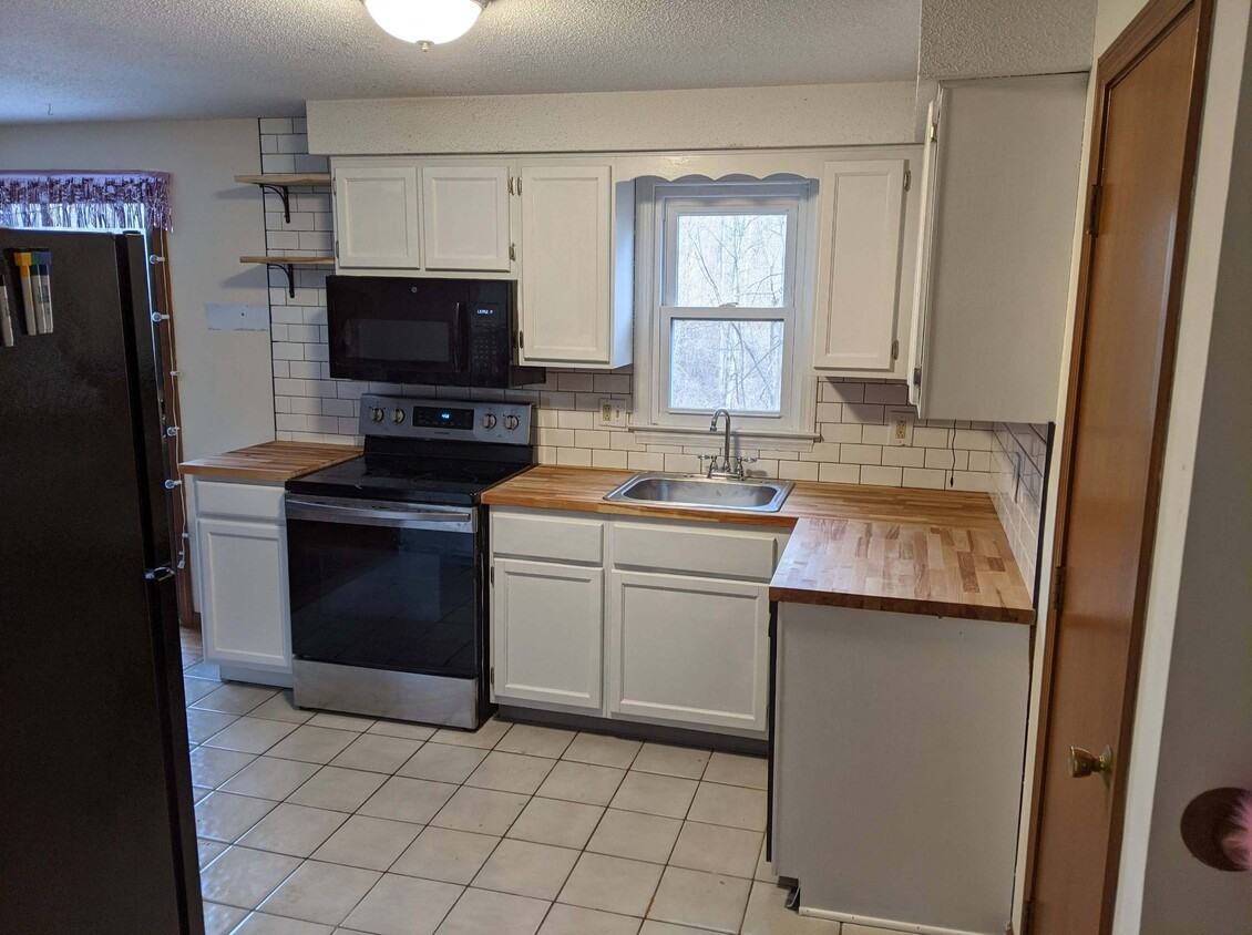 33 Greenes Ridge Rd #1 - Photo 4 of 26