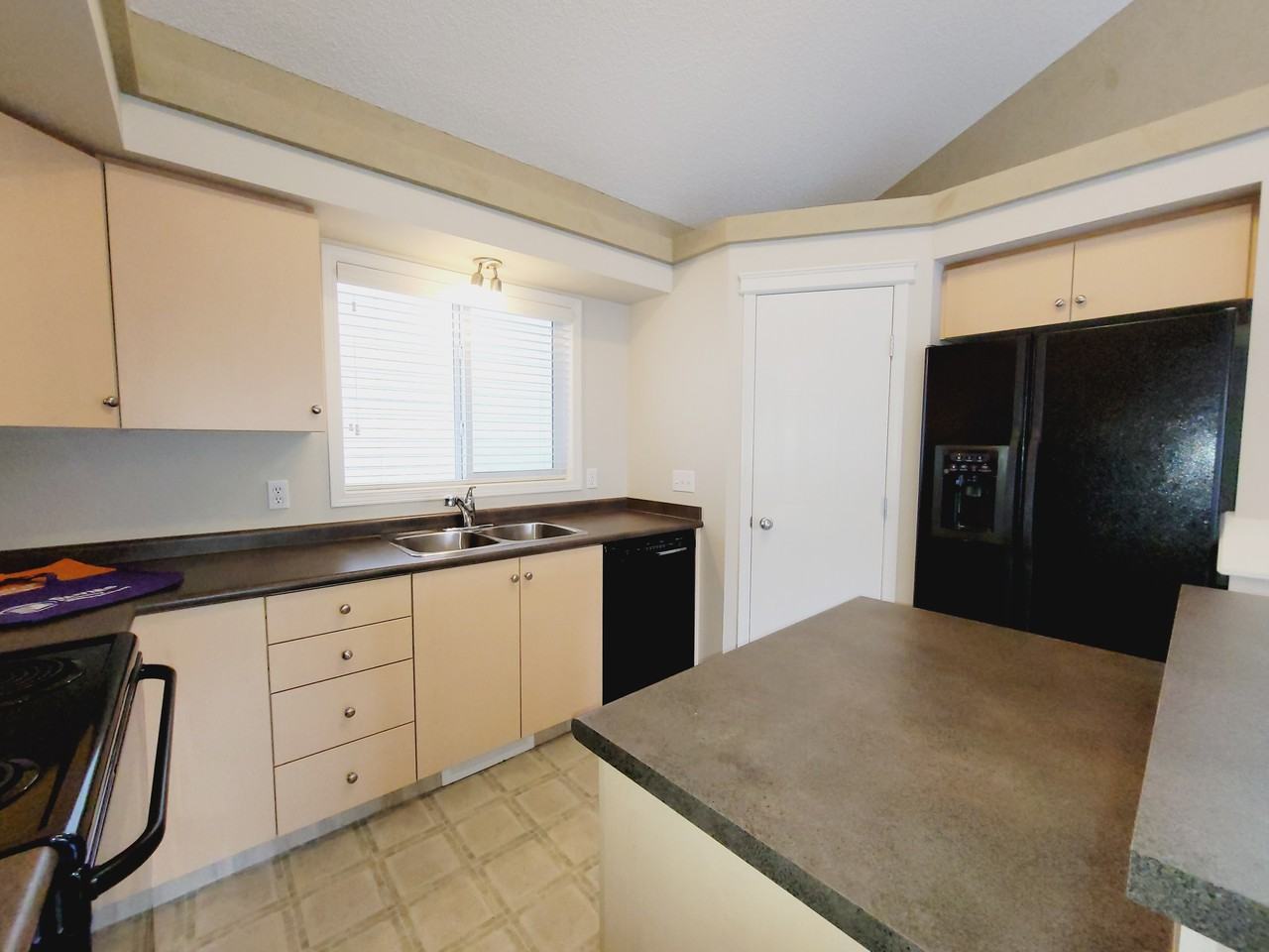 3044 Trelle Cres Nw - Photo 2 of 37