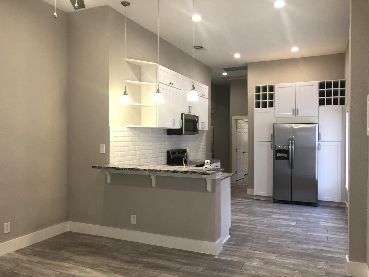 603 Devine St #2 - Photo 4 of 16