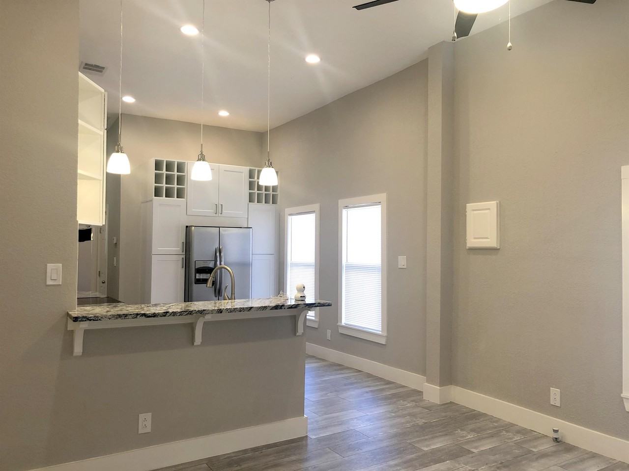 603 Devine St #2 - Photo 5 of 16