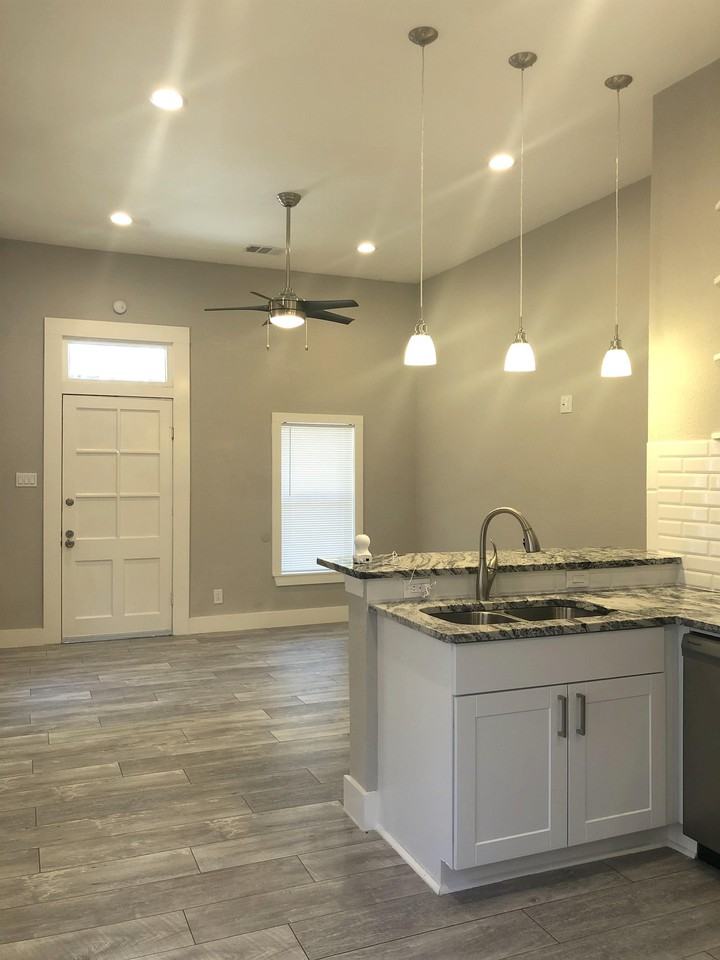 603 Devine St #2 - Photo 7 of 16