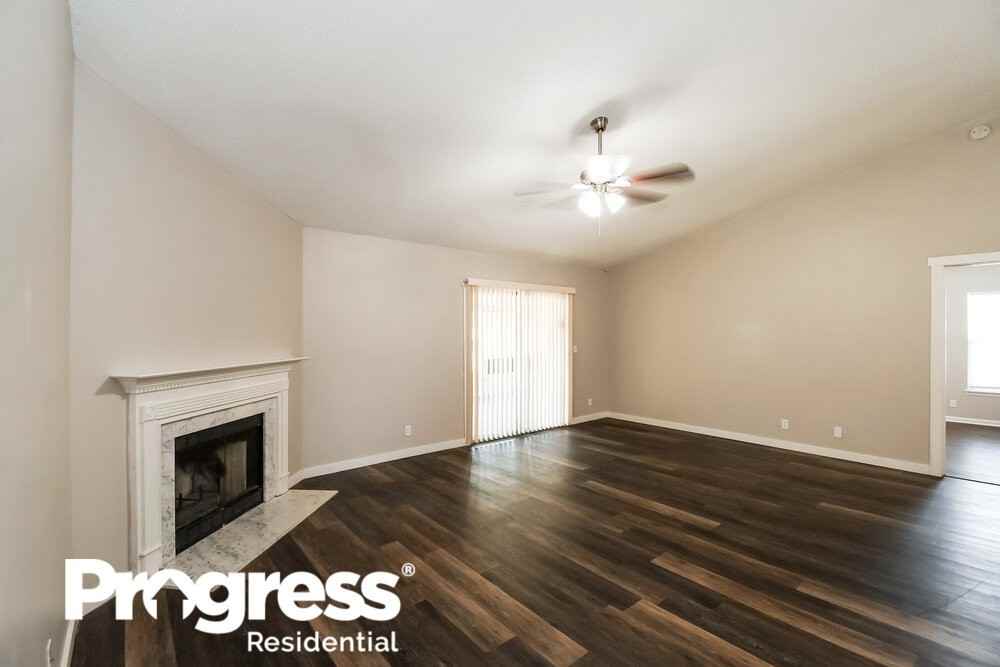 100 Autumn Springs Ct W - Photo 3 of 21