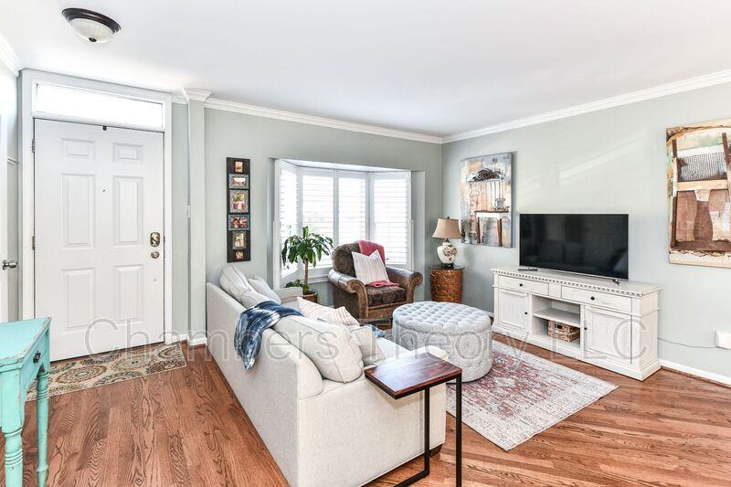 7245 Worsley Way - Photo 4 of 37