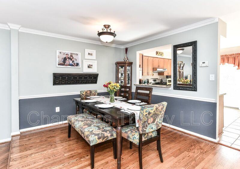 7245 Worsley Way - Photo 6 of 37