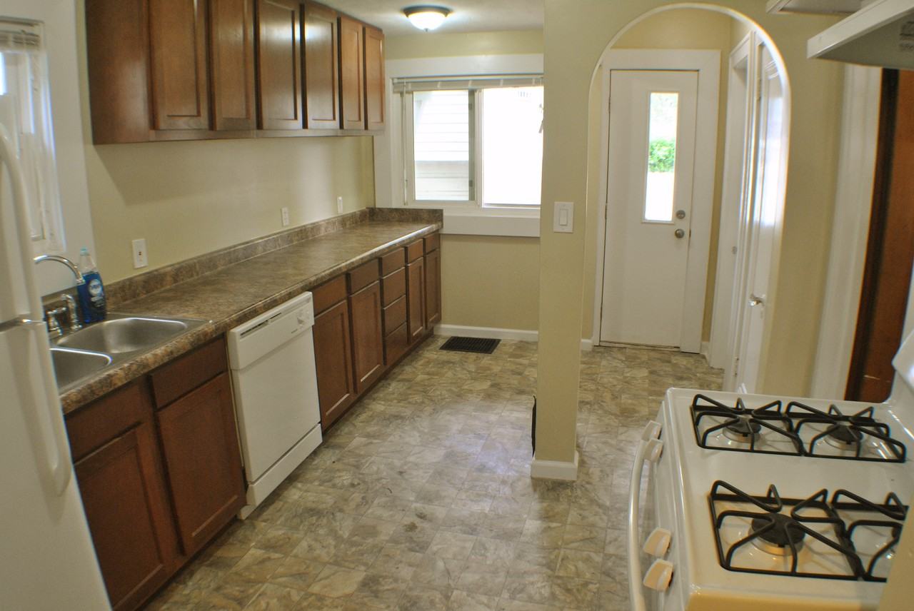 719 11th St NW - Photo 3 of 14