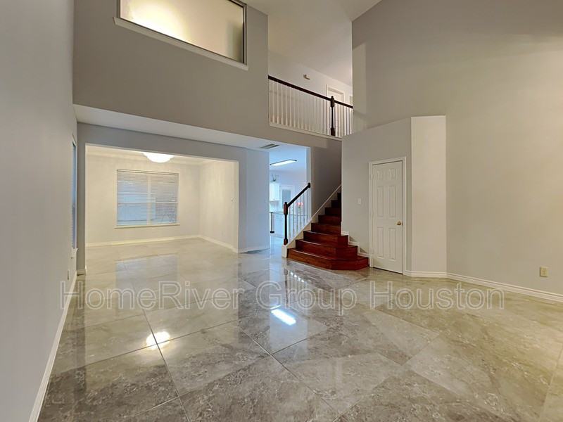 6103 Saint Andrews Dr - Photo 2 of 31